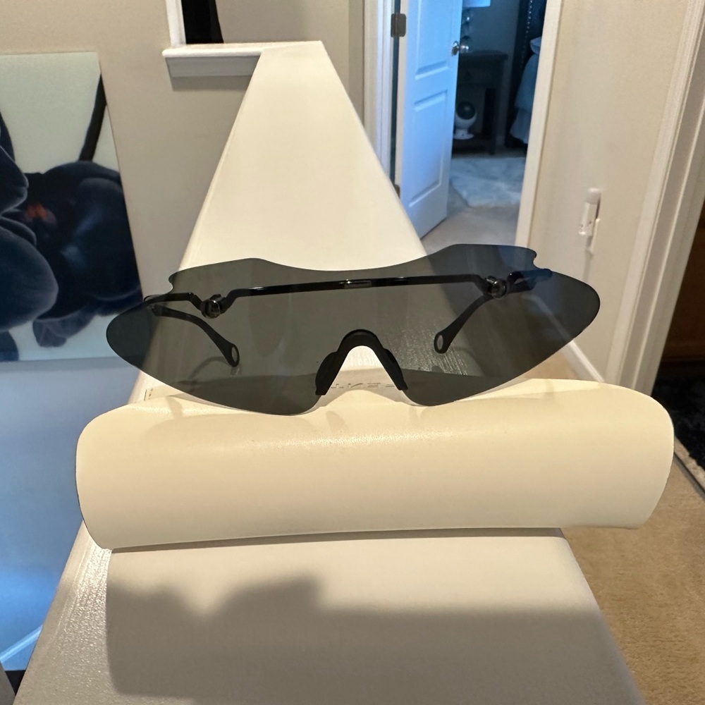 NEW Fenty Rimless Wrap Around Centerfold 130MM Mask Sunglasses In Black